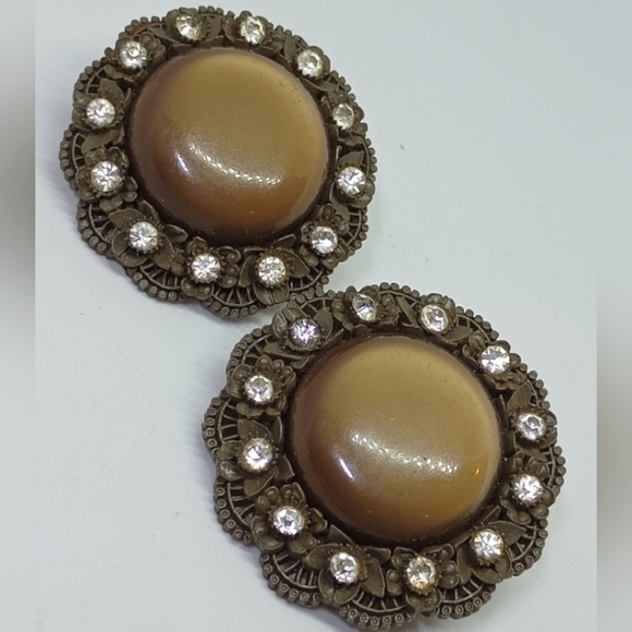 * vintage brown celluloid & moonglow clip on earrings - Picture 1 of 5